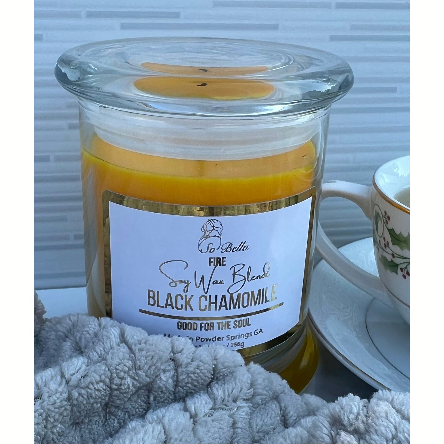 Black Chamomile Scented 9 oz Candle