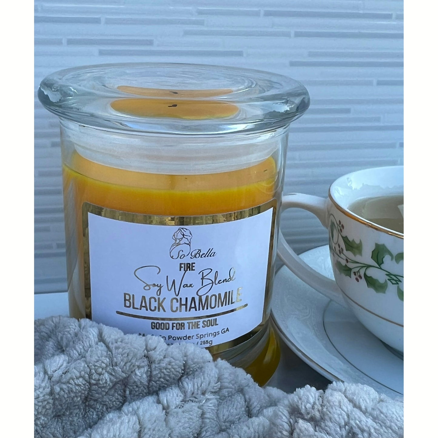 Black Chamomile Scented 9 oz Candle